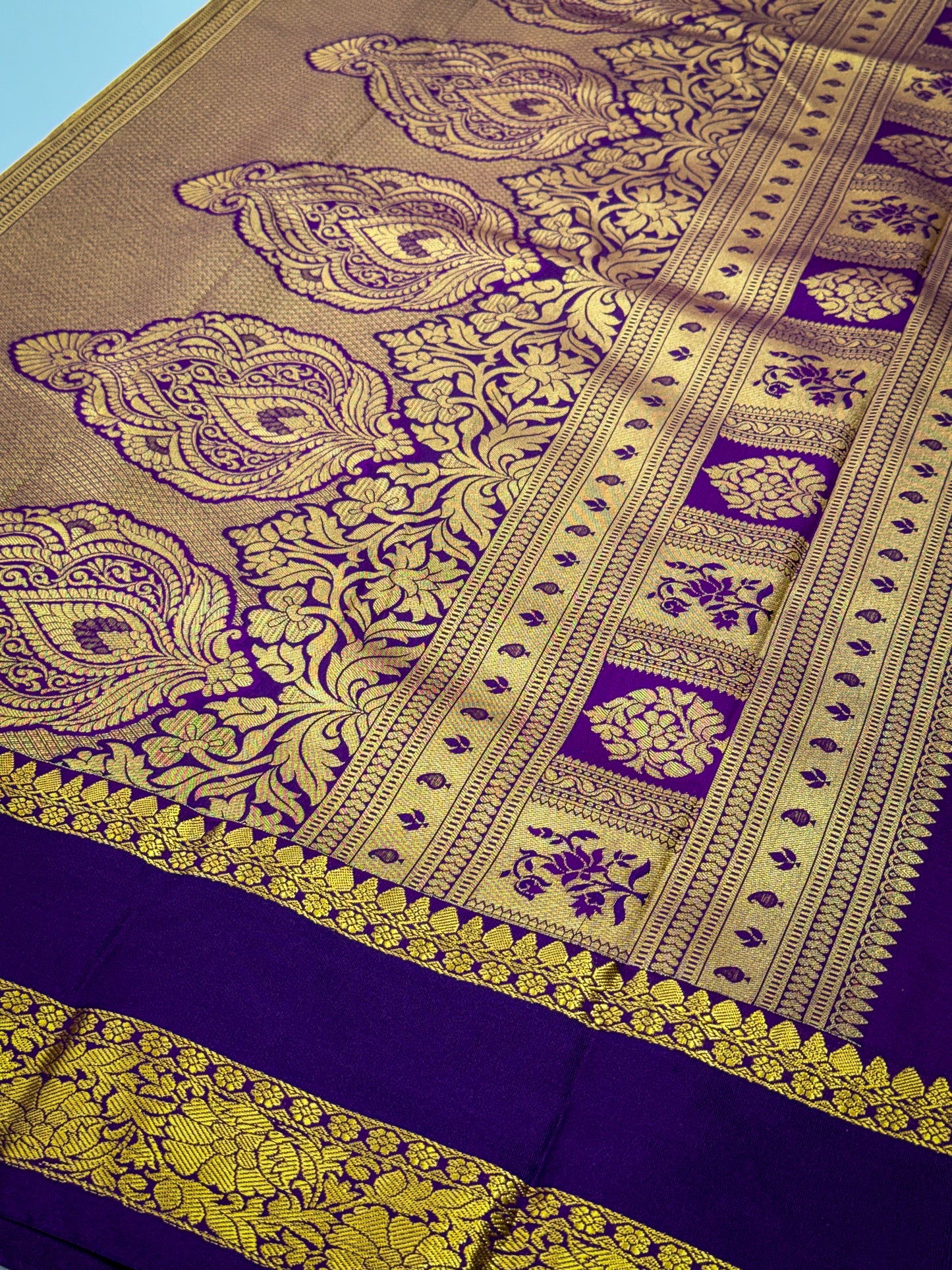 Premium Kanchi Soft Silk Saree – Parrot Green & Royal Purple Contrast | Rich Gold Zari Weaving | Sri Nandhini Tex | SNTKSS001