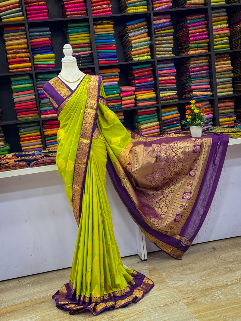 Premium Kanchi Soft Silk Saree – Parrot Green & Royal Purple Contrast | Rich Gold Zari Weaving | Sri Nandhini Tex | SNTKSS001