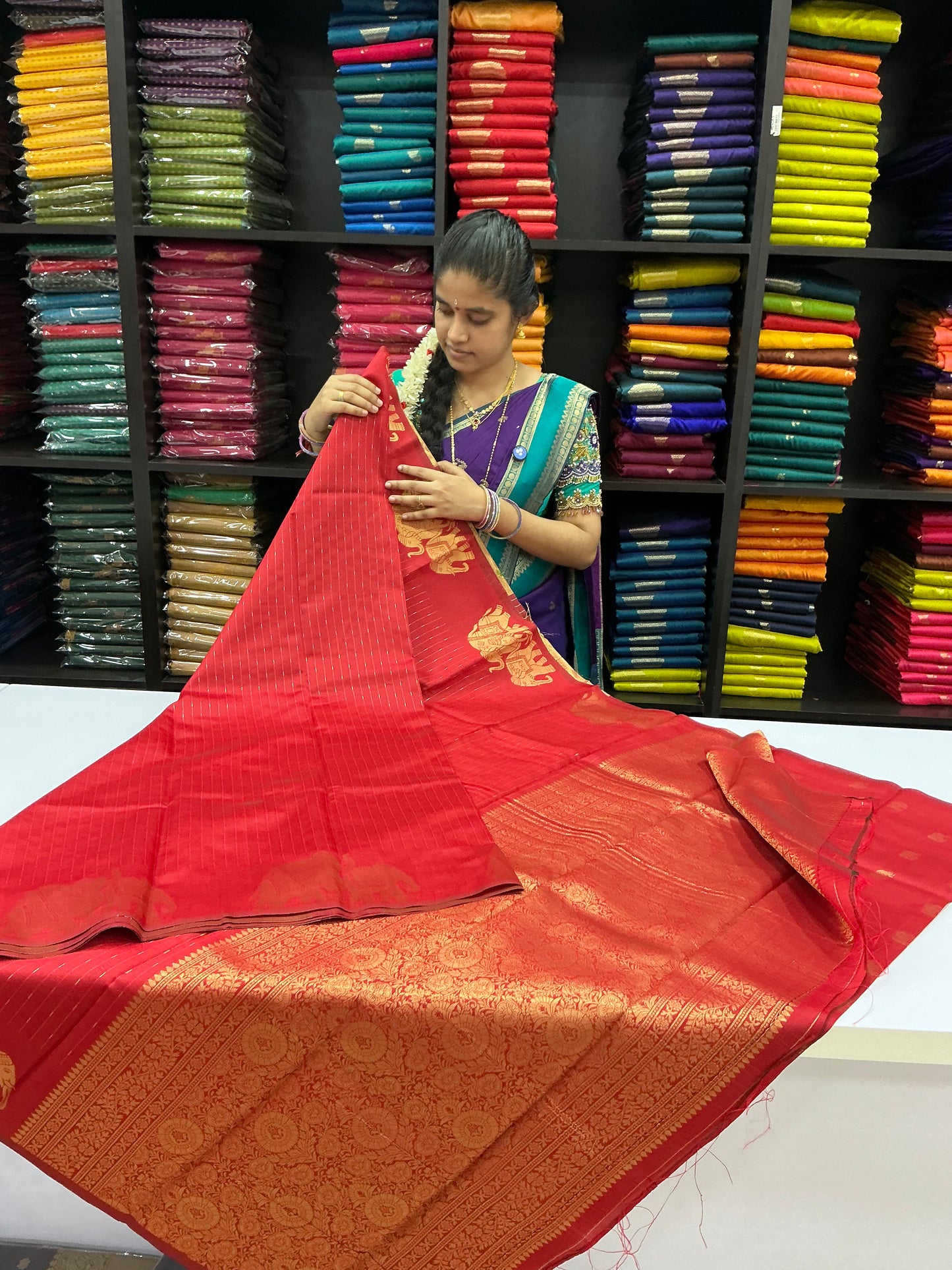Premium Soft Silk Saree | Ruby Red with Antique Gold Rich Pallu | Traditional Festive Collection | Sri Nandhini Tex
Code: SNTES001