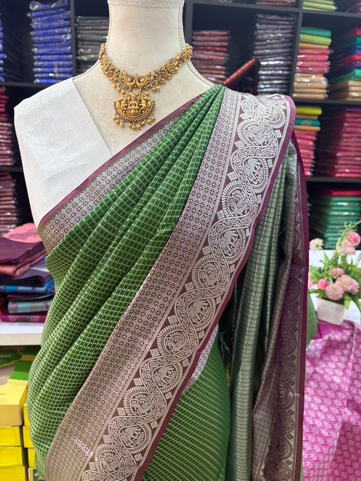 Latest Elampillai Silk Saree – Bottle Green with Rani Pink Contrast Pallu | Sri Nandhini Tex |  Product Code: SNTELS001