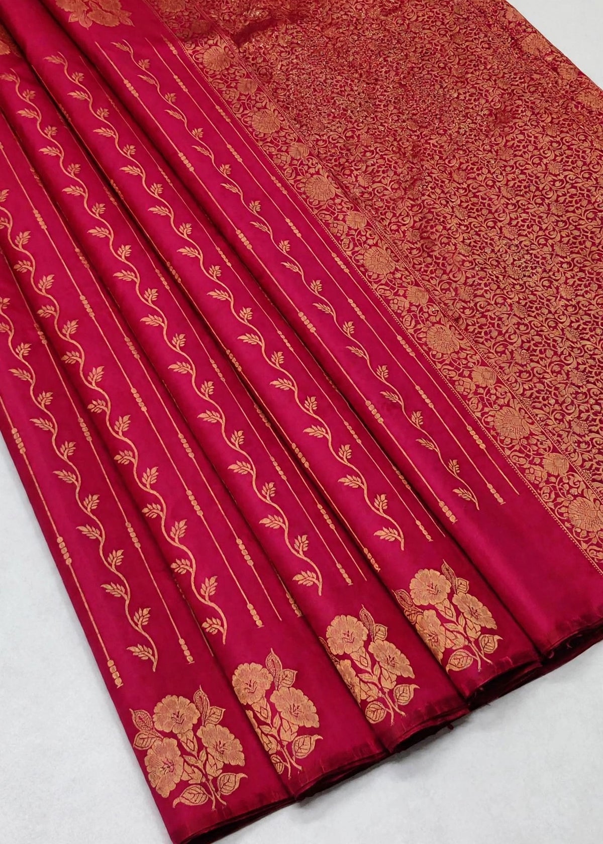 Trending Premium Soft Silk Saree with Golden Zari Floral Weaving & Rich Pallu | ₹550 | Sri Nandhini Tex | Product Code: SNTSS550
