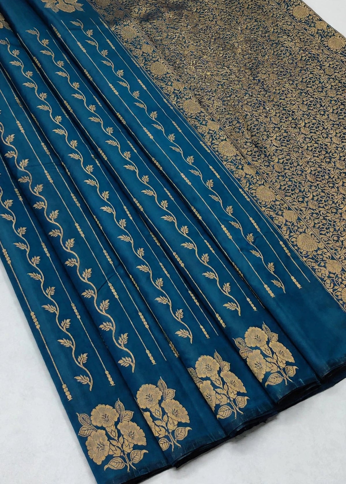 Trending Premium Soft Silk Saree with Golden Zari Floral Weaving & Rich Pallu | ₹550 | Sri Nandhini Tex | Product Code: SNTSS550