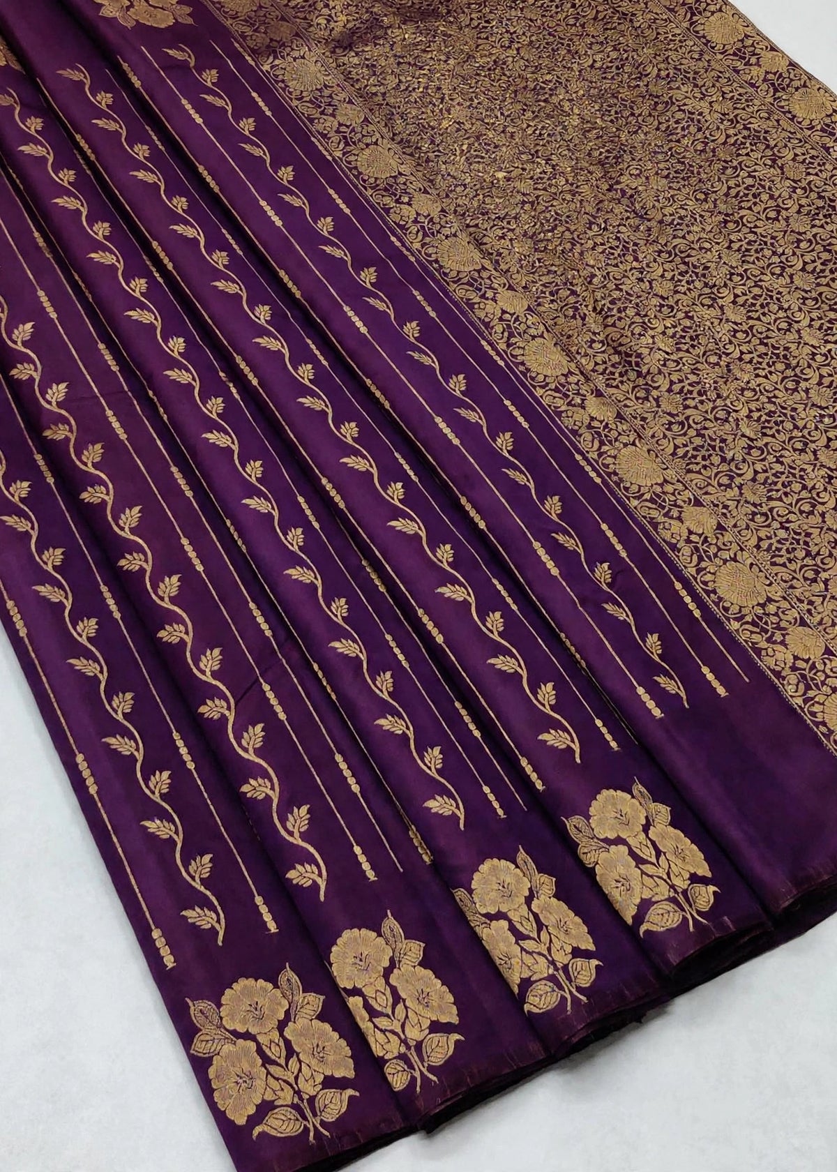 Trending Premium Soft Silk Saree with Golden Zari Floral Weaving & Rich Pallu | ₹550 | Sri Nandhini Tex | Product Code: SNTSS550