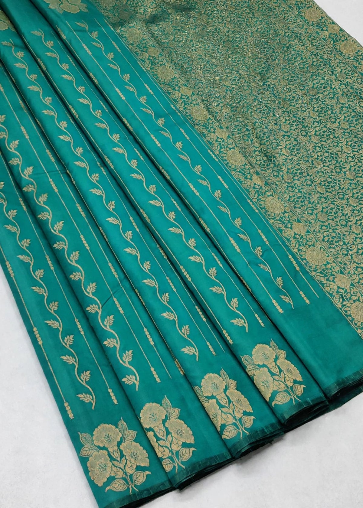 Trending Premium Soft Silk Saree with Golden Zari Floral Weaving & Rich Pallu | ₹550 | Sri Nandhini Tex | Product Code: SNTSS550
