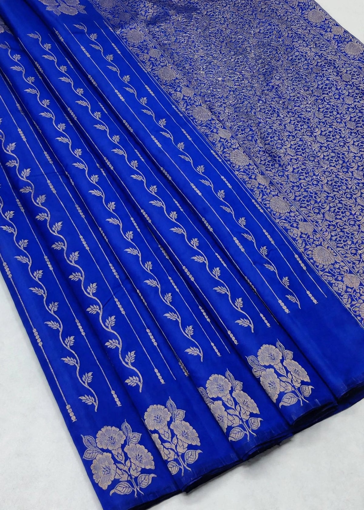 Trending Premium Soft Silk Saree with Golden Zari Floral Weaving & Rich Pallu | ₹550 | Sri Nandhini Tex | Product Code: SNTSS550