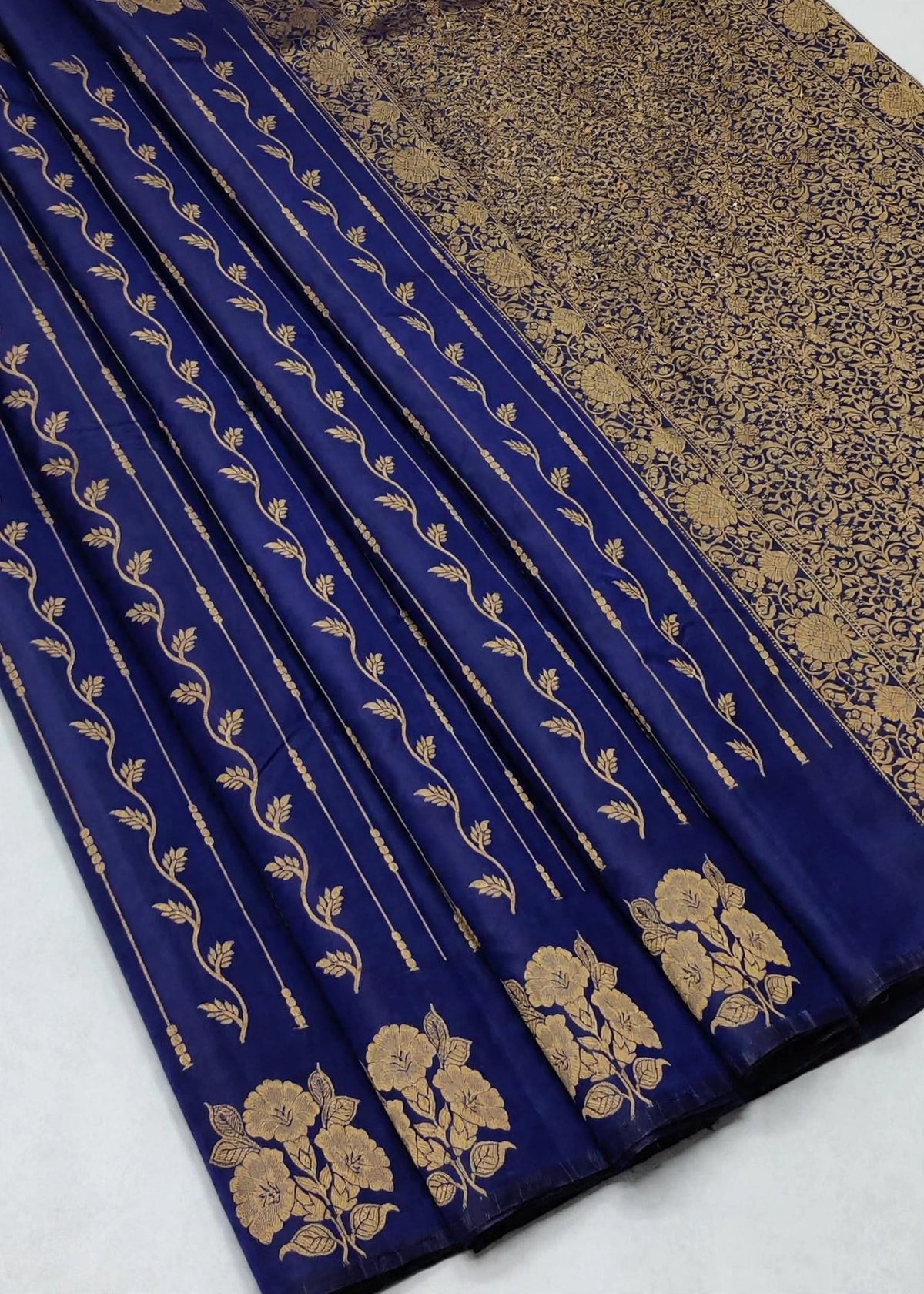 Trending Premium Soft Silk Saree with Golden Zari Floral Weaving & Rich Pallu | ₹550 | Sri Nandhini Tex | Product Code: SNTSS550