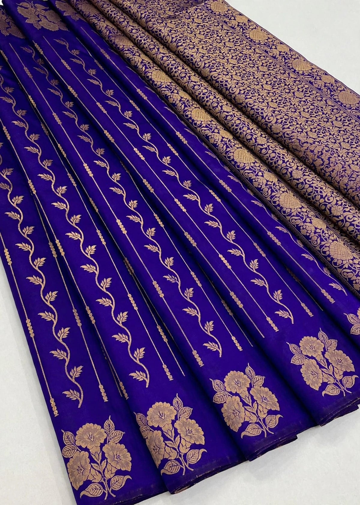 Trending Premium Soft Silk Saree with Golden Zari Floral Weaving & Rich Pallu | ₹550 | Sri Nandhini Tex | Product Code: SNTSS550