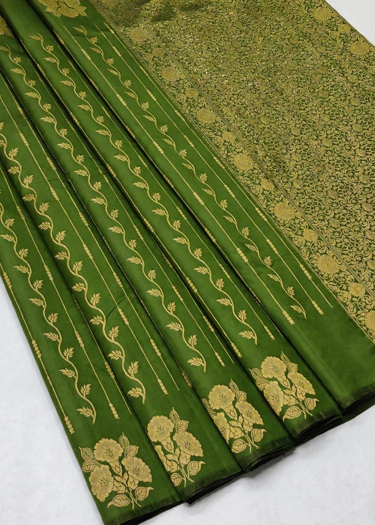Trending Premium Soft Silk Saree with Golden Zari Floral Weaving & Rich Pallu | ₹550 | Sri Nandhini Tex | Product Code: SNTSS550