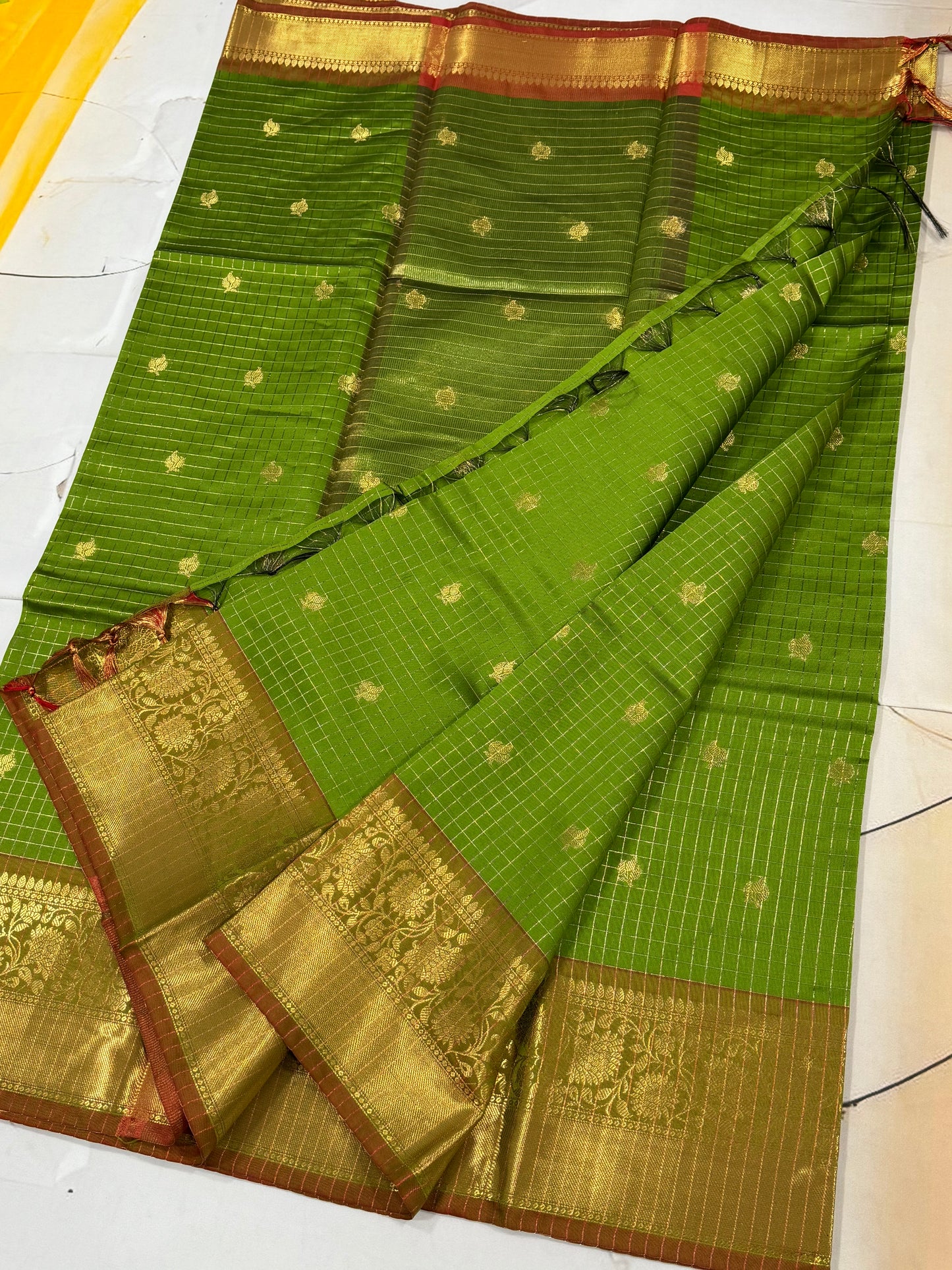 Premium Banarasi Soft Silk Saree
Parrot Green with Pastel Maroon & Antique Gold Zari
Code: SNTBS12