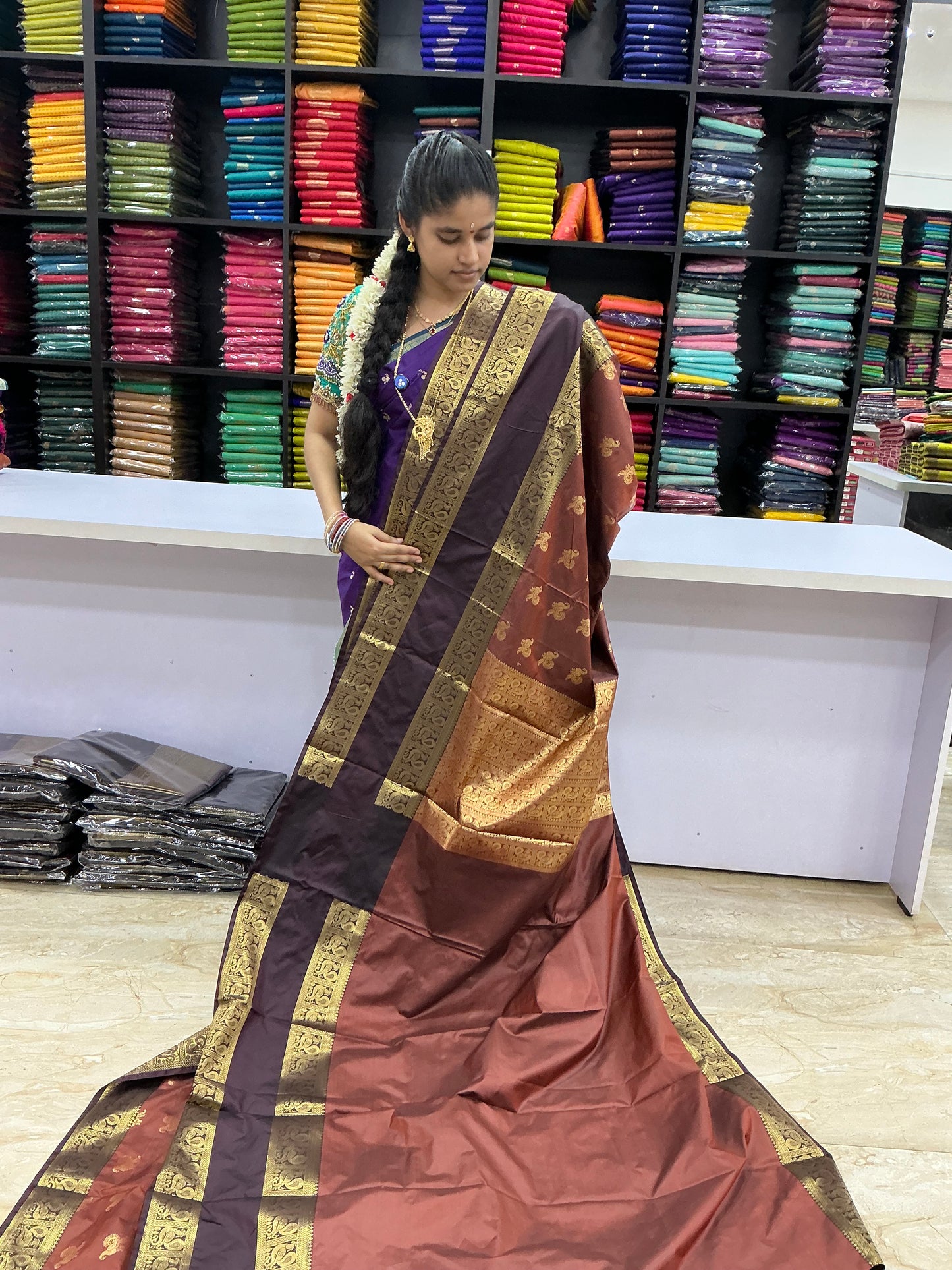 Premium Semi Kanchi Soft Silk Saree | Rust Orange with Wine Border | Traditional Rich Zari Weaving | Sri Nandhini Tex

Code: SNTPSK103
