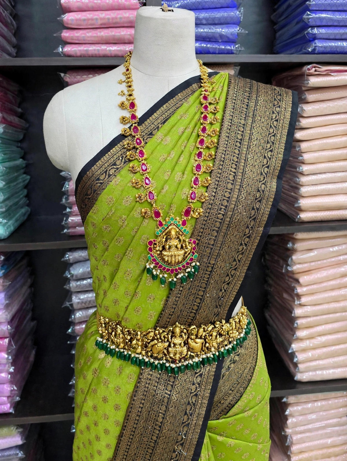 Premium Silk Saree – Parrot Green with Black & Antique Gold Zari Border | Traditional Wedding & Bridal Silk Saree | Sri Nandhini Tex Code : SNTPS101