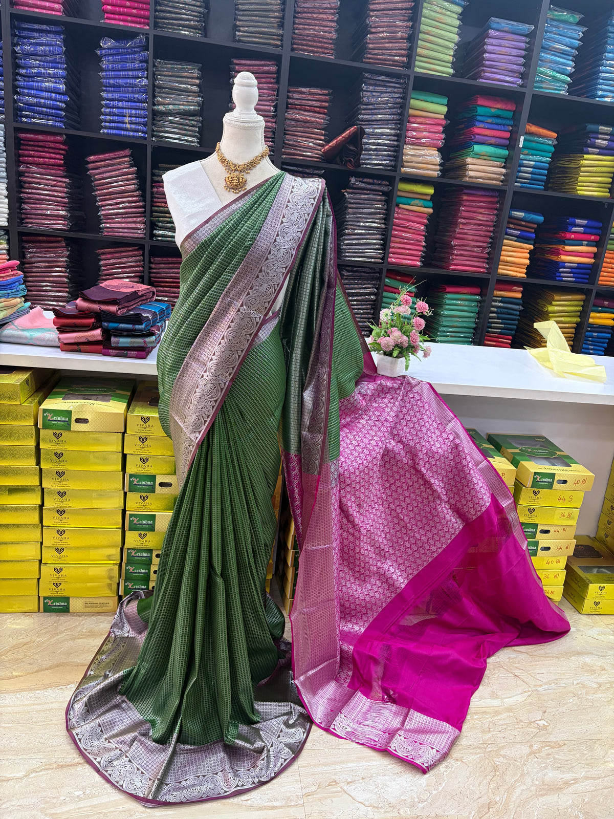 Latest Elampillai Silk Saree – Bottle Green with Rani Pink Contrast Pallu | Sri Nandhini Tex |  Product Code: SNTELS001