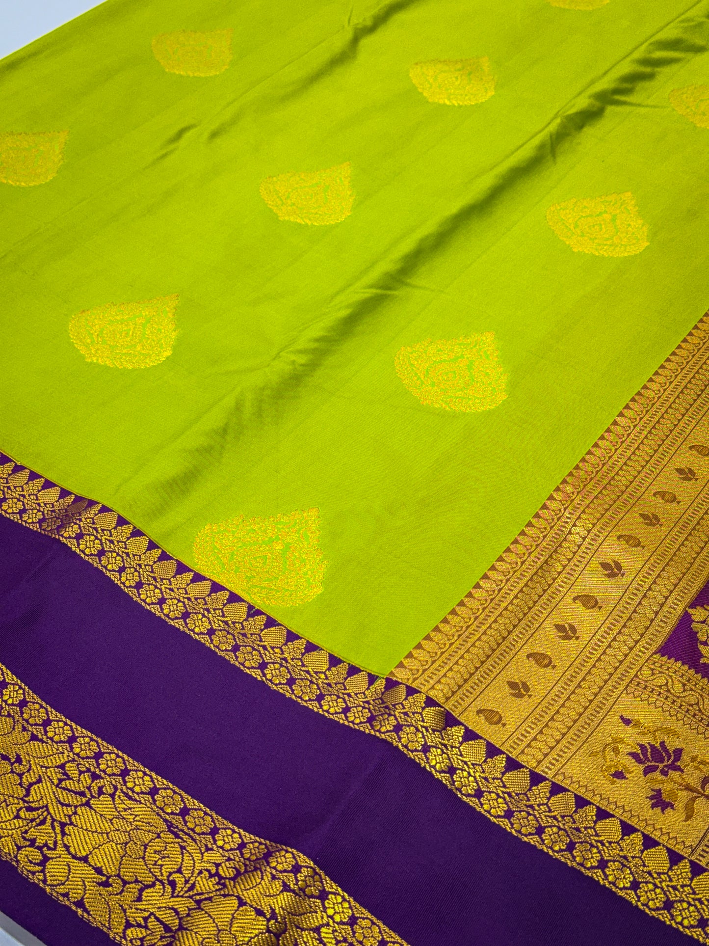 Premium Kanchi Soft Silk Saree – Parrot Green & Royal Purple Contrast | Rich Gold Zari Weaving | Sri Nandhini Tex | SNTKSS001