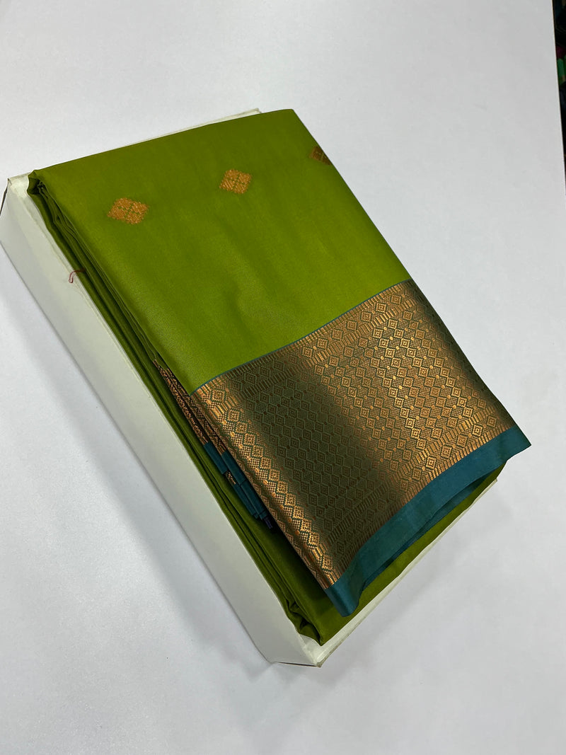 Premium Soft Silk Saree – Parrot Green with Teal Contrast Border | Sri Nandhini Tex | SNTSS013